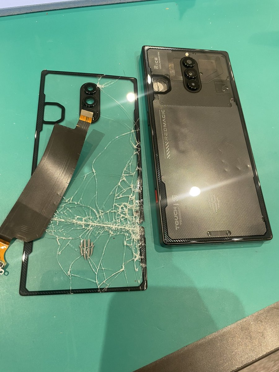 sc_harumiflag's tweet image. REDMAGIC 8s Pro
充電不良🔌
バックガラス割れ📱
ご郵送にてご依頼🧑‍🔧

誤って落としてから充電が不能でしたが
純正パーツ交換で修理完了✅

遠方のお客様は郵送🆗
郵送費は当店負担🚚

データそのままお返しです👌

#REDMAGIC #REDMAGIC8spro
#修理 #東京都 #中央区
#スマートクール #HARUMIFLAG
#晴海