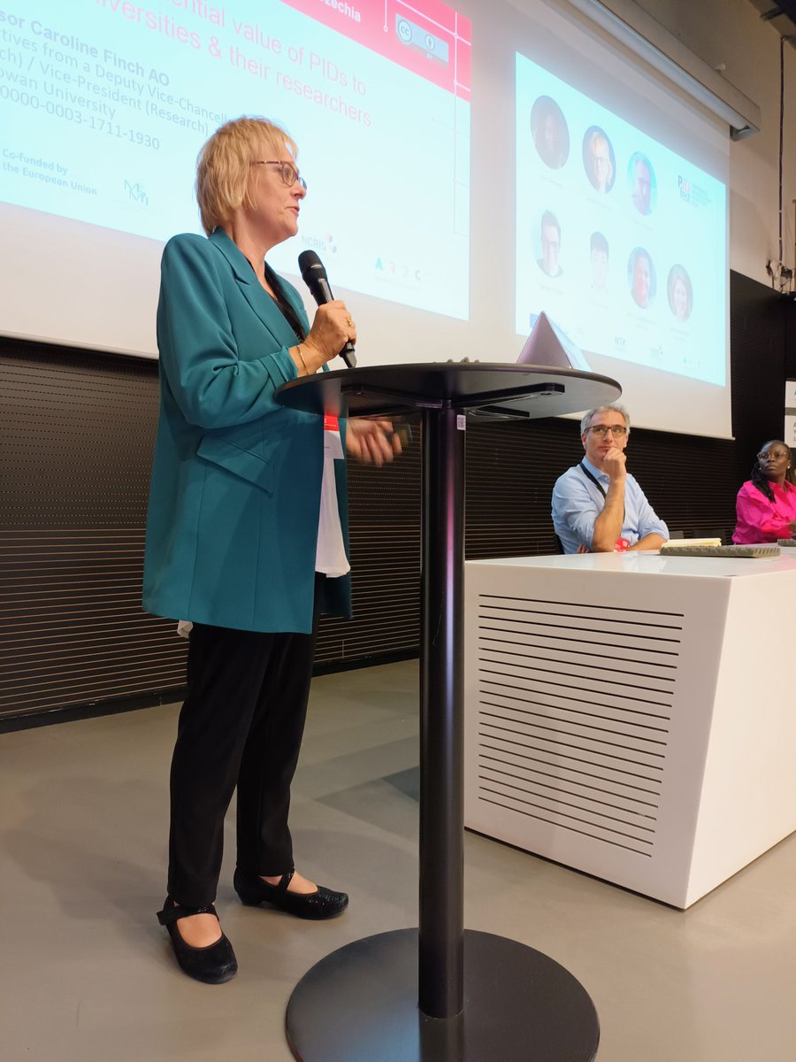 ntkcz's tweet image. And we’re off! #PIDfest, the 3-day meeting on all things #PIDs, officially begins with a warm welcome to roughly 283 attendees (in Prague and online). 1. keynote Panel from @CarolineFinch @JoyOwango @sjcporter&amp;amp;Zefan Zheng (@MPI_ae) shares perspectives on #PIDs from around the 🌍