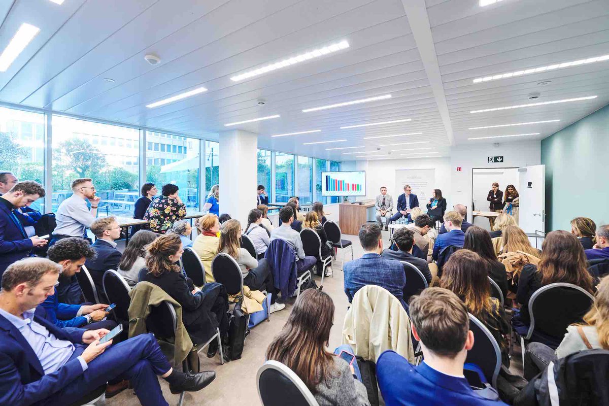 Full room at our EU Elections Fireside Chat last night! 🇪🇺🗳️

Thanks to <a href="/StratulatCorina/">Corina Stratulat</a> <a href="/dorufrantescu/">Doru Peter Frantescu</a> &amp;
<a href="/N_Scocchi/">Nicola Scocchi</a> for contributing.  

Good discussion on turnout, winners &amp; losers, the new balance of power and the negotiations that will occupy EU leaders in the coming months.