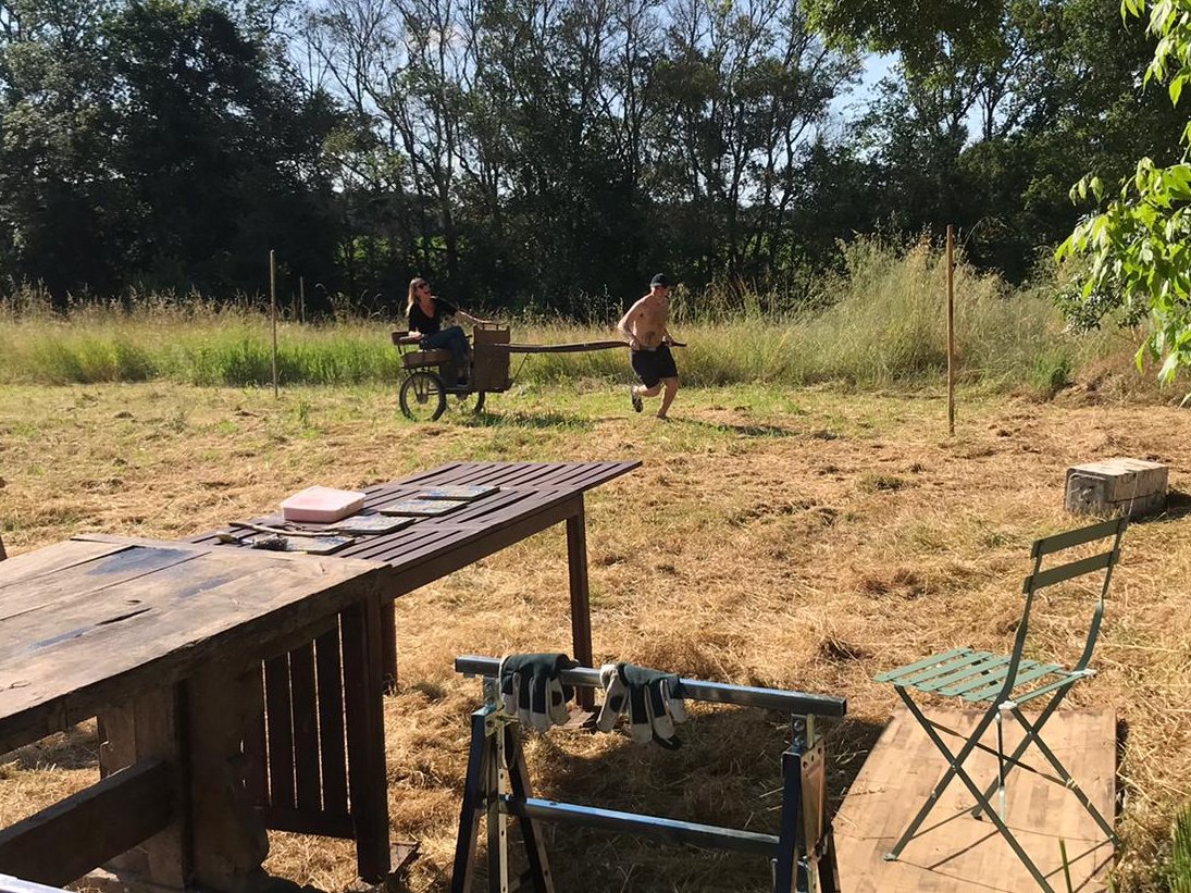 forlifeitself's tweet image. How are guests will be arriving 😉😂
Fun and foolery as we prep for The Gathering. 

#secondrenaissance #consciousgathering #collectives #preparation #sunshine #teameffort