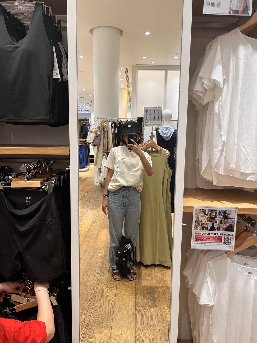 the1994dame's tweet photo. Syempre kahit IA yung nanay niyo, mabubudol pa rin po. Mahal ko kayo @treasuremembers kahit 160€ yung budol 😭 🇩🇪

TREASURE x UNIQLO
#TREASURE_with_UNIQLO 
#FINDYOURTREASURE #UNIQLO 
#유니클로 #UT #TREASURE
#UniqloGermany
#트레저 #トレジャー https://t.co/01M4bDyKqQ