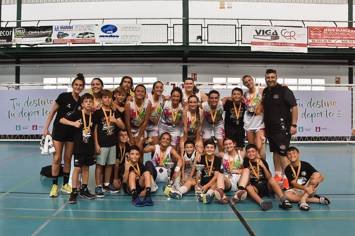 Academia 675 tweet media