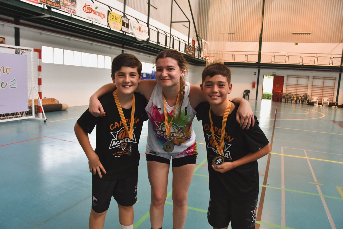 Academia 675 tweet media