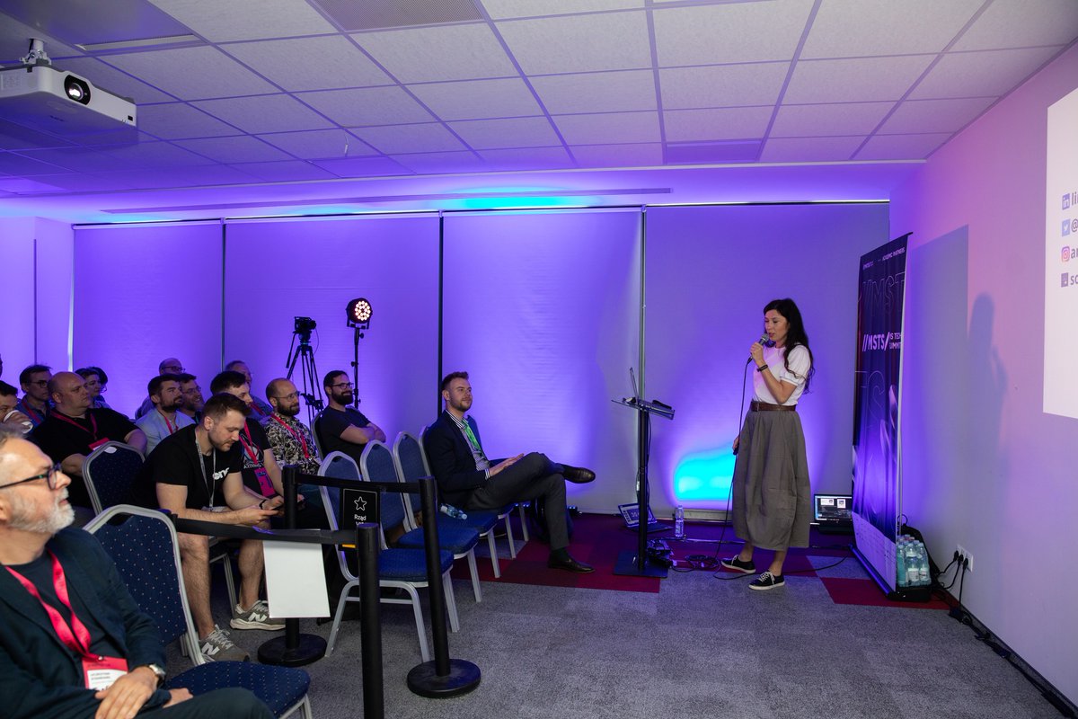 Anita_Przybyl's tweet image. Tak było na #mstechsummit, a przede mną jeszcze jedna konferencja w tym sezonie.
Już 19. czerwca w Krakowie zaczyna się @devoxxpl. To mój szósty raz na tej konferencji 🎉
Zapraszam w czwartek 20. czerwca na prezentację: &quot;Subiektywnie o liderach w IT&quot;.
devoxx.pl/talk-details/?…