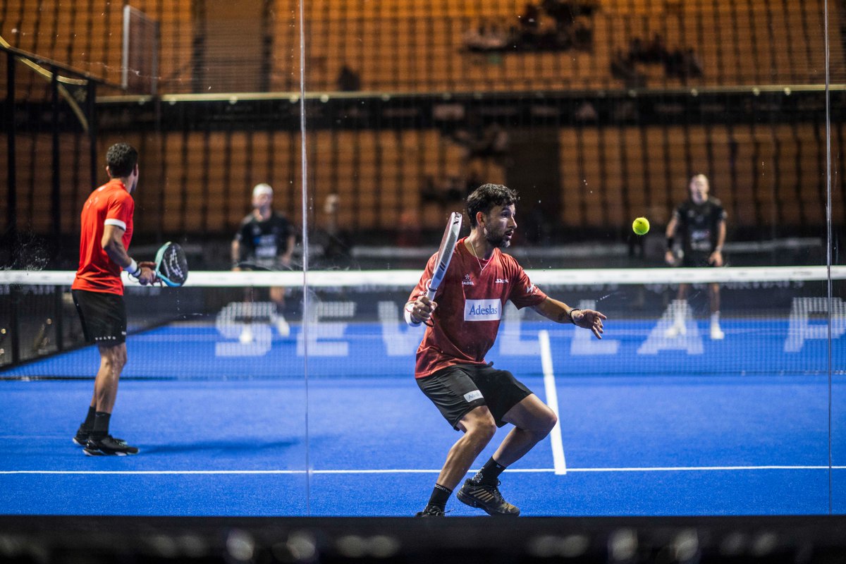 ¿Este mono de pádel que tenemos cómo se sacia? 🤤

#AdeslasPadelTeam | <a href="/sanyoGutierrez/">Daniel Gutierrez</a>