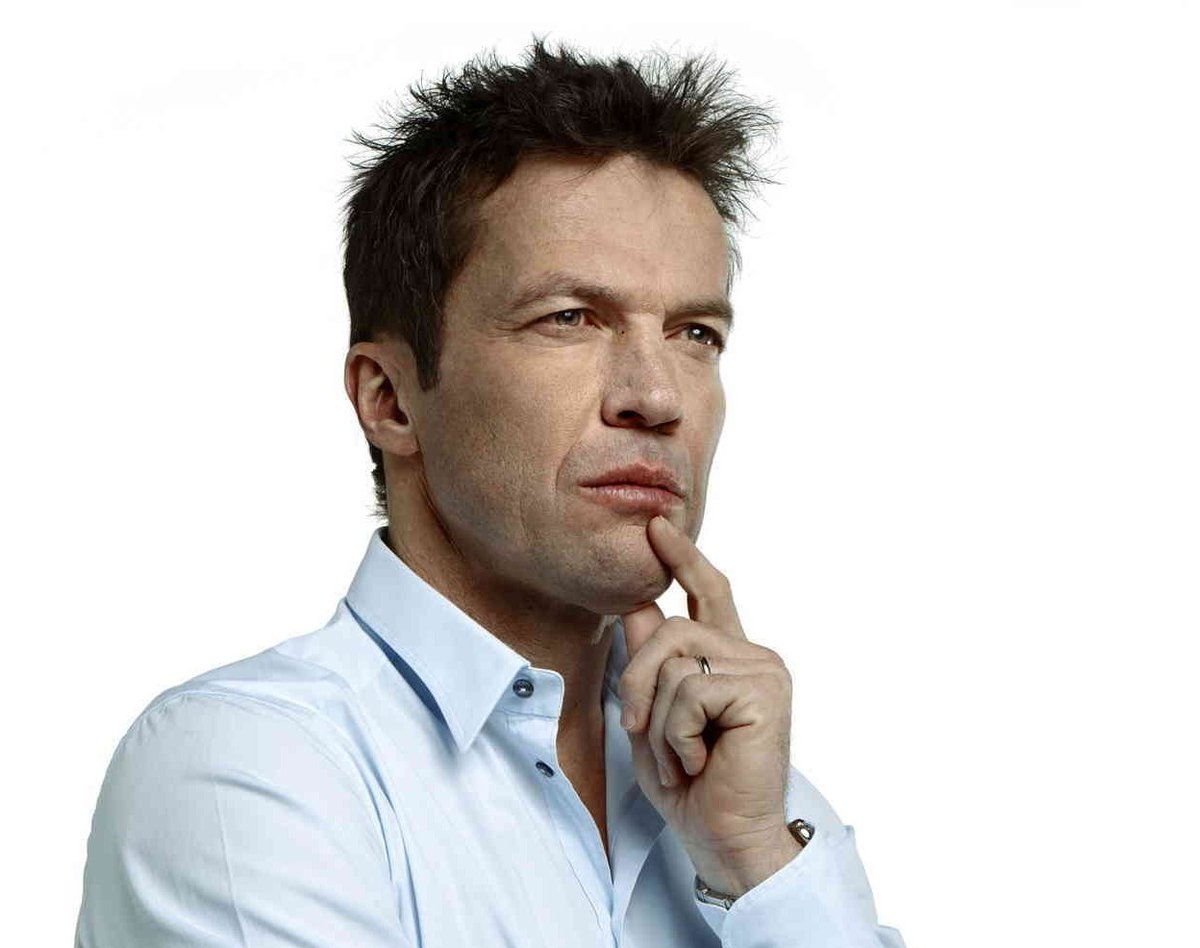 Wirklich ganz starkes Interview. Wie Friedhelm bloß auf diese ganzen Fragen gekommen ist?