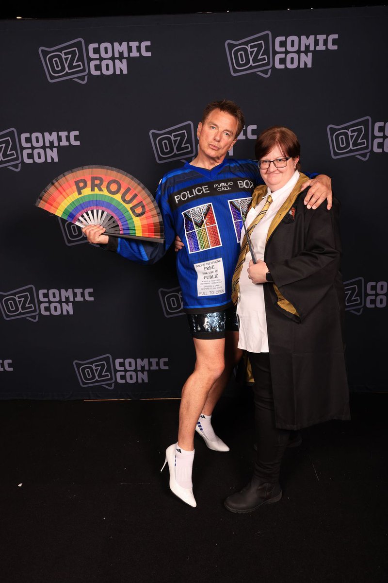 Retrochick1978's tweet photo. @JohnBarrowman Thank you for your energy and the photo you took with me after your Q and A Sunday interrupting your busy schedule. Fangirled so hard! https://t.co/YBGlGJBlv2