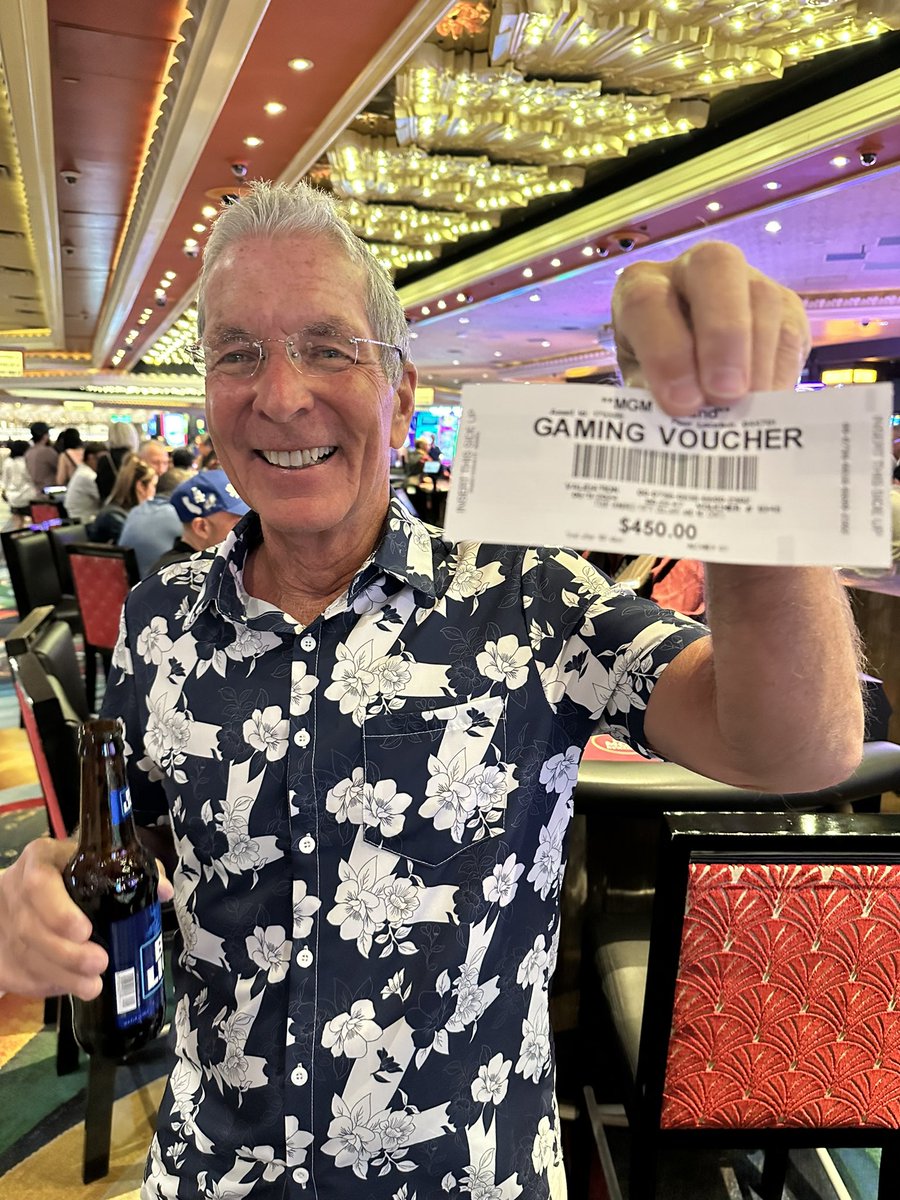 TheDeeezer's tweet image. My pops out here winning ! @MGMGrand  #vegas #firsttimer