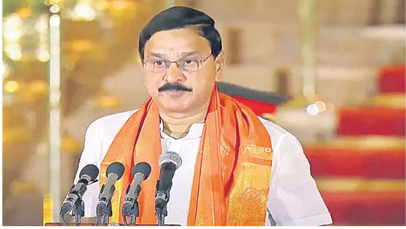 AadhanTelugu's tweet image. కేంద్ర మంత్రులకు శాఖల కేటాయింపు  ఆంధ్రప్రదేశ్ కు చెందిన భూపతిరాజు శ్రీనివాసవర్మకి భారీ పరిశ్రమలు, ఉక్కు సహాయ శాఖ కేటాయింపు  
#modicabinet #oathcermony #bhupathirajusrinivasavarma #delhi #rashtrapatibhavan #newsupdaets #aadhanTelugu