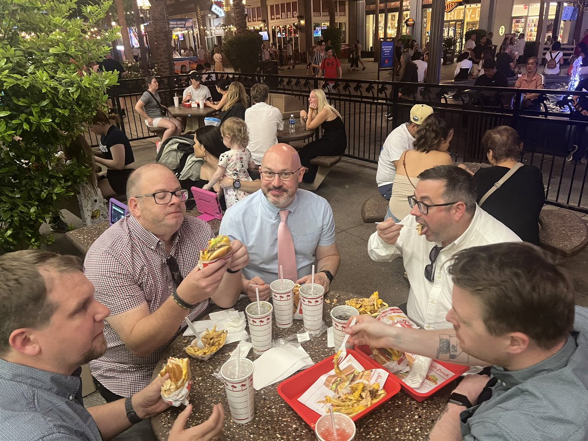 Murphy Daley CTS, PMP + author of 5 books so far tweet media