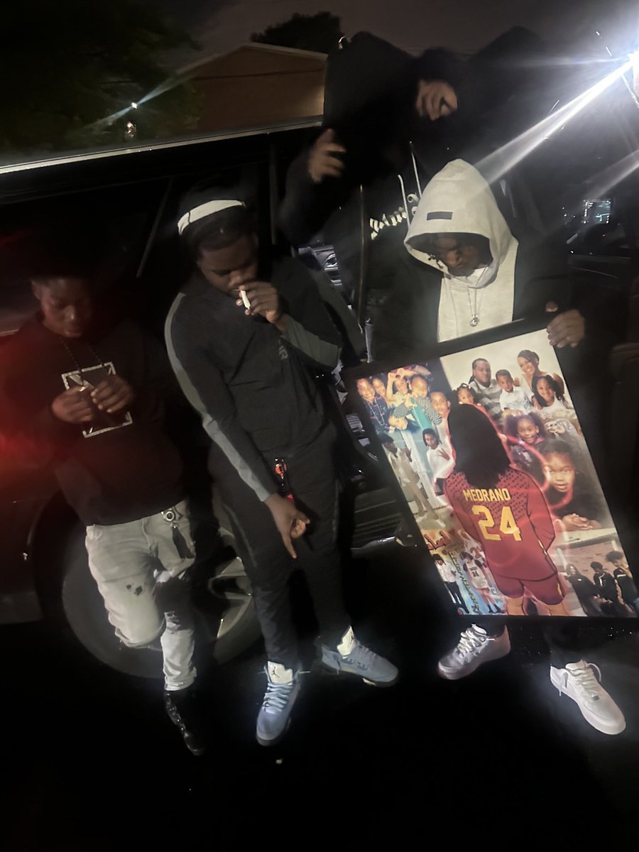 lulBrackz's tweet image. I love poppin my shit  🩸
Miss you ls babygirl 🫶🏾
#FDM #LLDAMEN 🕊️💕