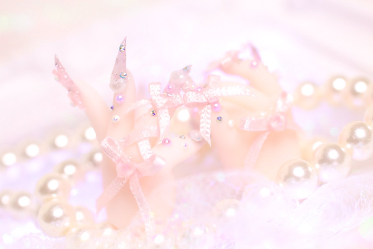 Chelchill_'s tweet photo. 🩷出品のお知らせ🩷
リボンを編み上げたsweet pinkなネイルハンド出品しました🤍6月14日(金)22:42終了予定です✨可愛いをたくさん詰め込んだので是非みてください🩰🤍よろしくお願いします🤍

RTしてもらえたら嬉しいです！

🎀 https://t.co/7h5VrrXqLp

#ちぇるねいる
#FashionTail https://t.co/004Tg8gU1b