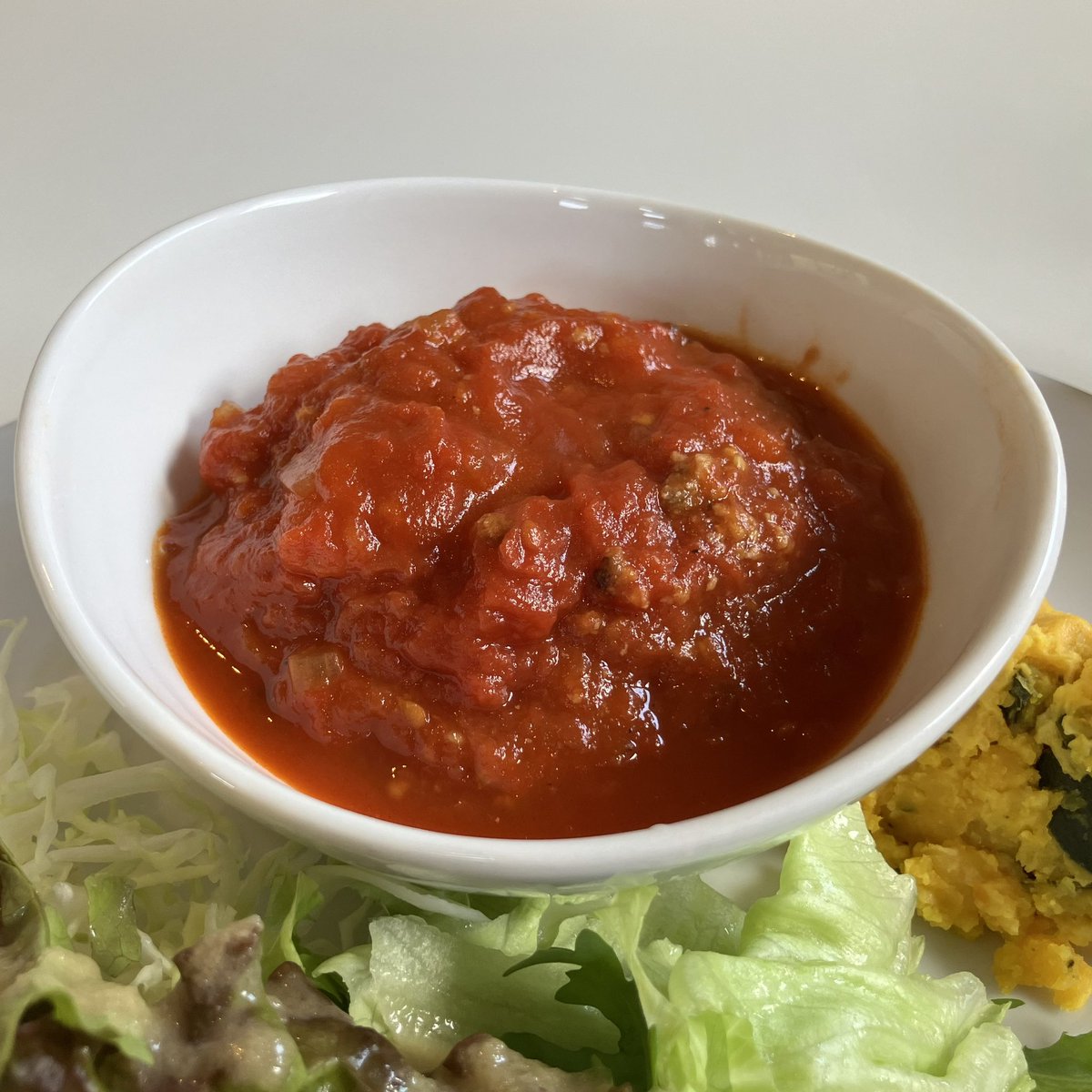 miwako_kobami's tweet photo. #今日のランチ
#kitchensoya
#豆腐ハンバーグ
#トマトソース
トマト味が濃くて栄養満点という感じ🍅
栄養摂りすぎだ😅 https://t.co/KtGv4BV9It