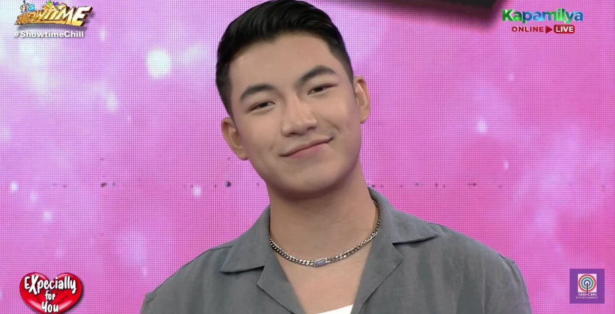 CarlosMiguel652's tweet image. Naks! Host ulit si Darren sa #EXpeciallyForYou. Saya naman!

#ShowtimeChill #DARREN @Espanto2001 @itsShowtimeNa