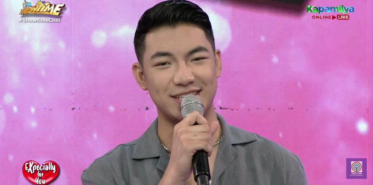 CarlosMiguel652's tweet image. Naks! Host ulit si Darren sa #EXpeciallyForYou. Saya naman!

#ShowtimeChill #DARREN @Espanto2001 @itsShowtimeNa