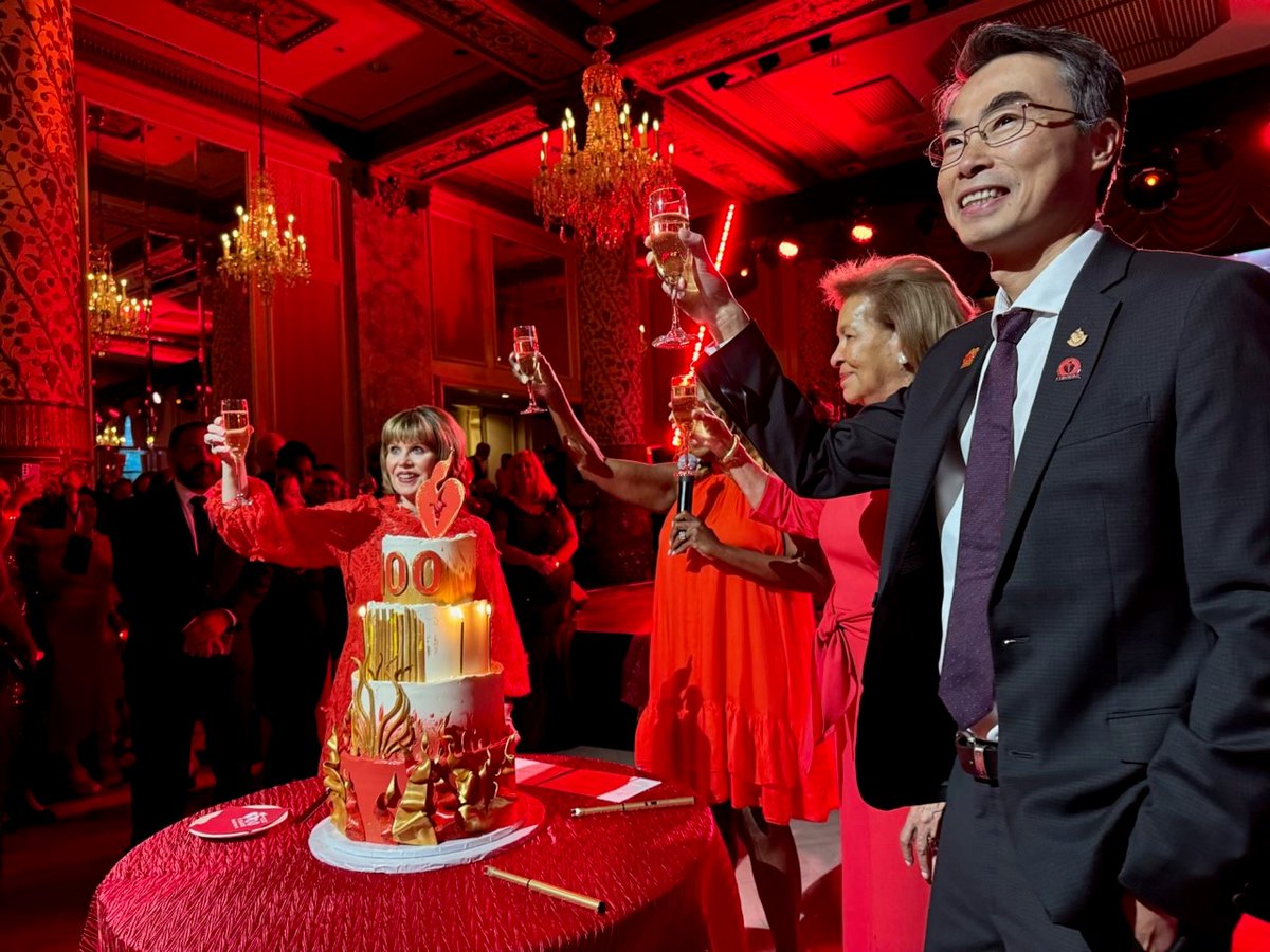 Joseph_C_Wu's tweet photo. Happy 100th birthday to @American_Heart at @DrakeChicago tonight. Special thanks to all volunteers, supporters, staff &amp; @thetemptations. Our 2nd Century Vision is to advance health &amp; hope for everyone, everywhere! @NancyatHeart @HeartBobH @AHAScience @AHA_Research @KChurchwellMD https://t.co/bCxX6vSe2h