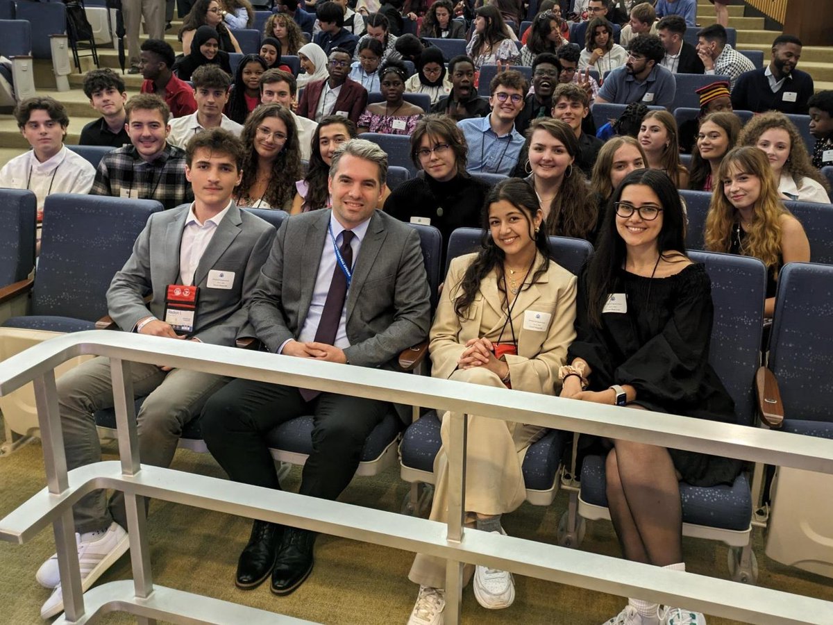 Many thanks to <a href="/GentGjikolli/">Gent Gjikolli</a> for meeting with the Kosovo students during the last #KLYES End of Stay celebration at <a href="/StateDep/">US State Dep</a>. Cultural exchange and the building of strong ties between countries is key for a more peaceful and just world.