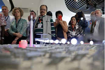 discover_gansu's tweet image. #MeetHexiCorridor Envoys from various countries lauded China's efforts on developing clean energy technologies and pursuing green development during their visit to northwest China's Gansu Province.#GreenDevelopment #CleanEnergyTechnology #Gansu