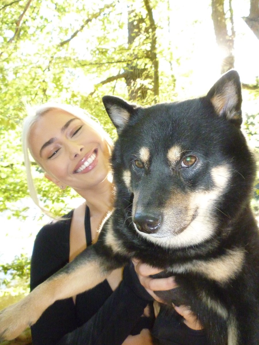 Ik I’ve been absent but my obsession over her has not changed