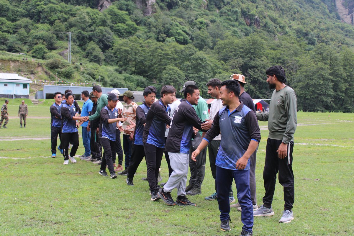 diprotawang's tweet photo. Fever of #t20worldcup grips #Jemithang as eight teams including locals @adgpi @ITBP_official & @BROindia showcased their skills in T20 Cricket Premier League conducted between 7-9 Jun 24
ITBP team emerged as winner in a thrilling finale
#FitIndia
#VibrantVillageZemithang https://t.co/AhFTHBHjA2