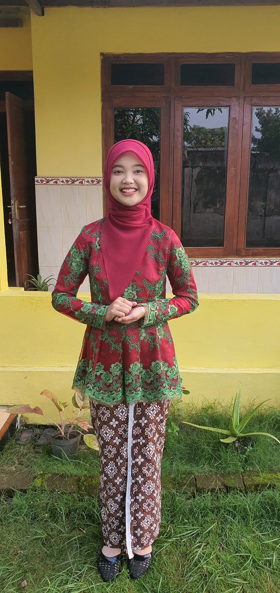 Mas_Nurudint's tweet photo. Selamat wisudah bocil, Ya Allah adik adik ku wis podo gede2 https://t.co/pBCTFFfRb5