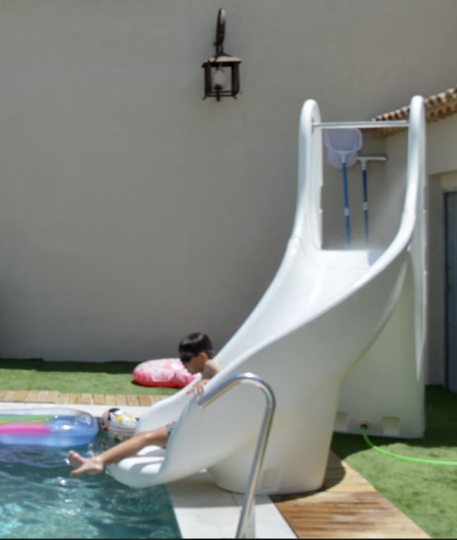 MolderDisnova's tweet photo. #toboganes de lujo para el mejor #verano 
#MolderDisnova #ecofrendly fabricados con material #Reciclado ##economiacircular #madeinSpain #tobogan #piscinas https://t.co/KCTxaoiSLc