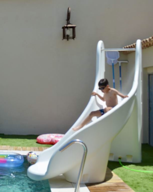 MolderDisnova's tweet photo. #toboganes de lujo para el mejor #verano 
#MolderDisnova #ecofrendly fabricados con material #Reciclado ##economiacircular #madeinSpain #tobogan #piscinas https://t.co/KCTxaoiSLc