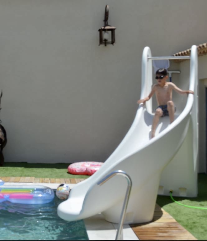 MolderDisnova's tweet photo. #toboganes de lujo para el mejor #verano 
#MolderDisnova #ecofrendly fabricados con material #Reciclado ##economiacircular #madeinSpain #tobogan #piscinas https://t.co/KCTxaoiSLc