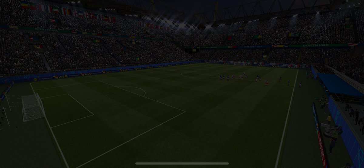 priska42's tweet photo. @EASFCMOBILE At the end of any game… it froze. https://t.co/ZKACw9UjYV