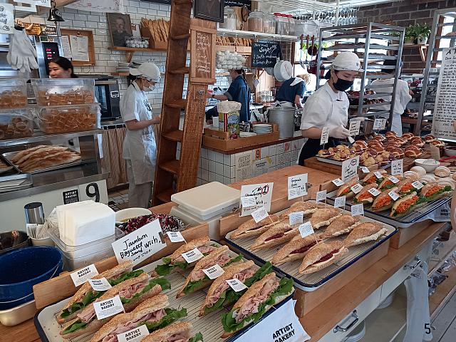 seoulnavii's tweet photo. ARTIST BAKERY
安国駅前の行列店！多様な塩パンとバケットサンドが人気のベーカリーカフェ！
もっと詳しく知りたい！って方はこちらよりチェックしてみてください💁‍♀️
🔗https://t.co/1IaQ4wMVwO
#韓国旅行 #韓国ベーカリーカフェ #塩パン https://t.co/xNnf9qtV0K