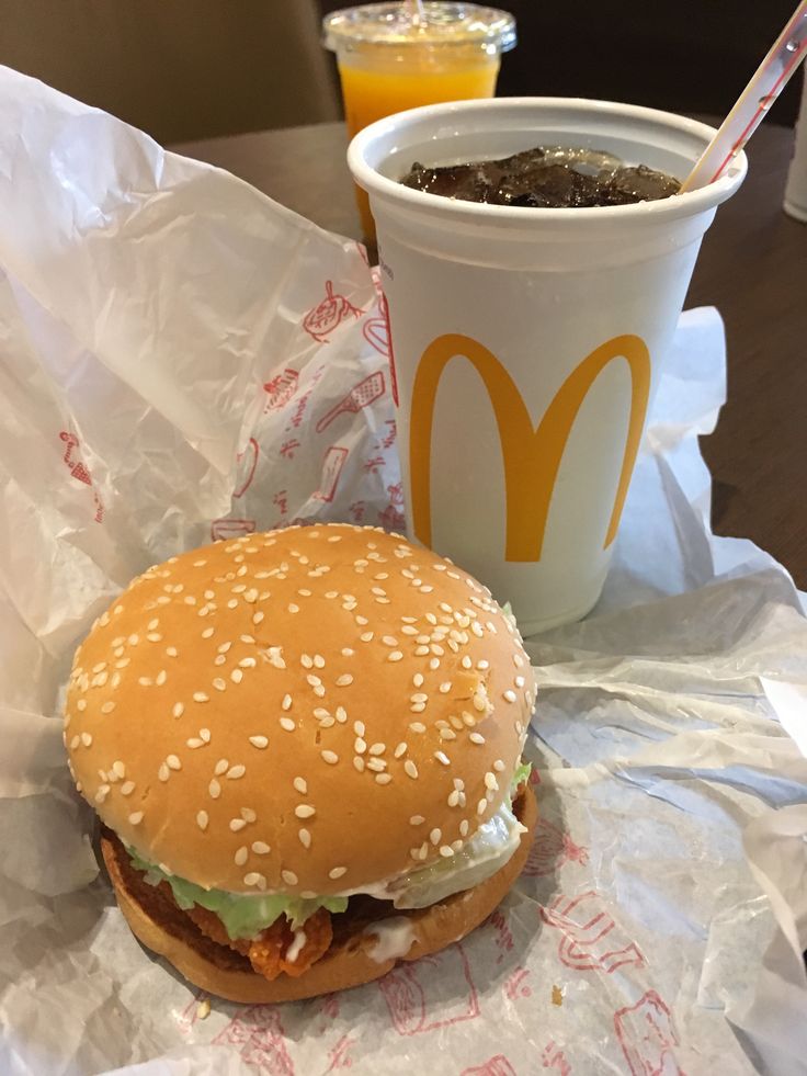 HelenEvansUS's tweet photo. I'm joining my @Memeland fam to celebrate 6/9 the #MemeDay at @McDonalds!

I’m Lovin’ MEME! ❤️‍🔥 https://t.co/Yyf39KYW08