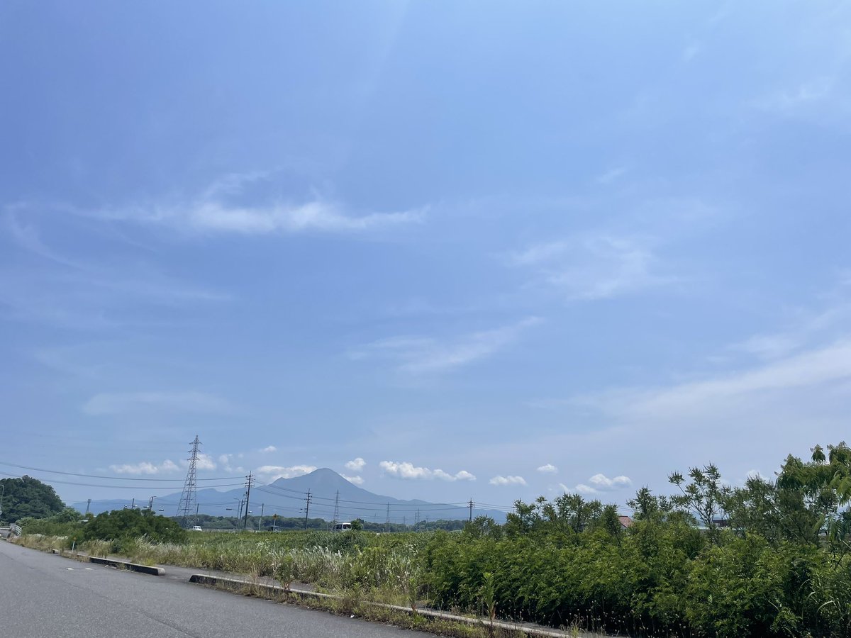 こんにちは！

今日は暑いですね…、
予想最高気温が31℃…。

熱中症にはご注意くださいね！

本日も教室でお待ちしておりまーす！

 #イマソラ
  #企業公式相互フォロー