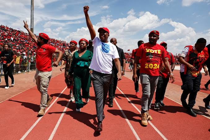 Onkarabile (@tson_tso) on Twitter photo They can jump up and down calling us 9%. The fact is that we have managed to take the ANC below 40%. The very same ANC is endorsing Racist DA through the back door. They can jump up and down calling us 9%. The fact is that we have managed to take the ANC below 40%. The very same ANC is endorsing Racist DA through the back door.
