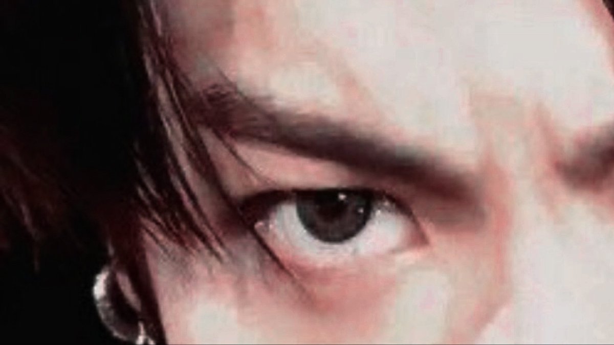archivesofkook's tweet photo. jungkook's                        also                  jungkook’s
      eyes                                                                eyes https://t.co/vmulYGNJSF