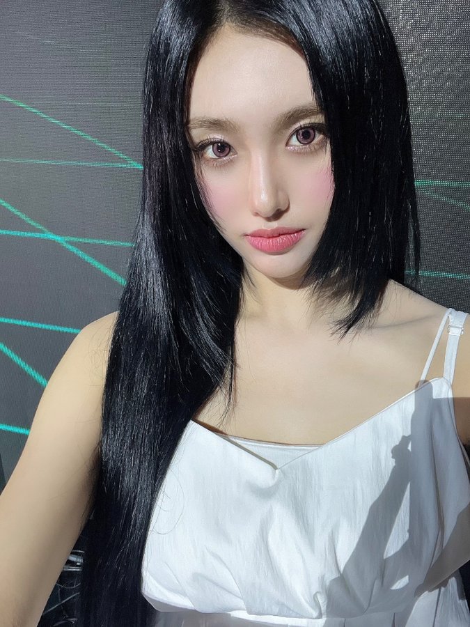 Finally we're free from the ground and to stand on stage again after a long time, this time we appeared with a new concept. Don't forget to check Zombie, errone! 😊