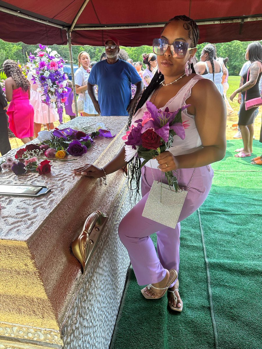 iiamQbrii's tweet photo. i'll make sure to keep your name alive .. i love you TAYTAYYYYY💜🩷💜🩷💜🕊️. https://t.co/fsDRC1oU3l