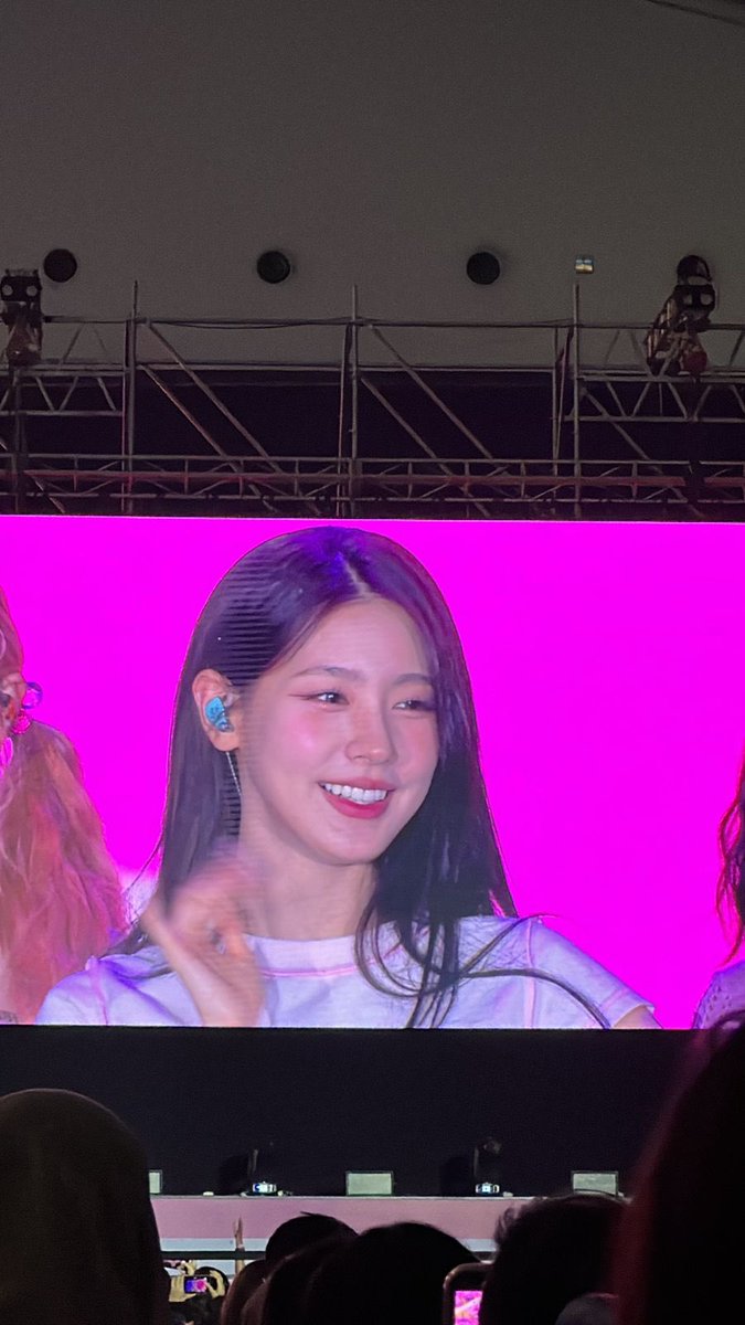 berliachannn's tweet photo. Mimpi apa bisa liat (G)-IDLE langsung di Indonesia! Kayak liat bidadari turun dari khayangan huhuu😭 
Cantik-cantikkk dan lucu pula😭🩷

#GIDLE #GLOWFORIT https://t.co/Hd6WphQxQx