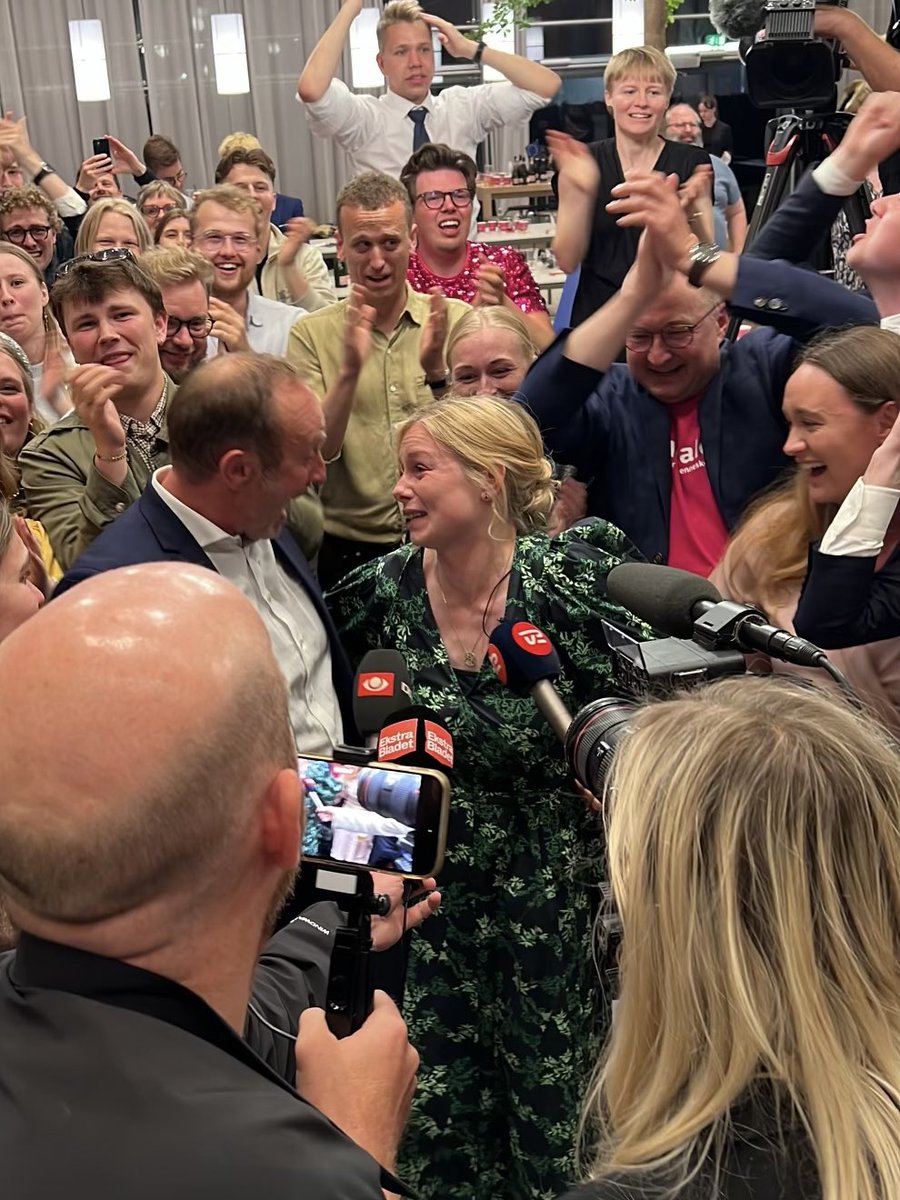 Sigridfriis's tweet image. TAK for 7,1% og 63.093 stemmer til “Sigrid Friis Hvem?” 

Glæder mig til at knokle for den næste generation. I Danmark og i Europa 🇪🇺