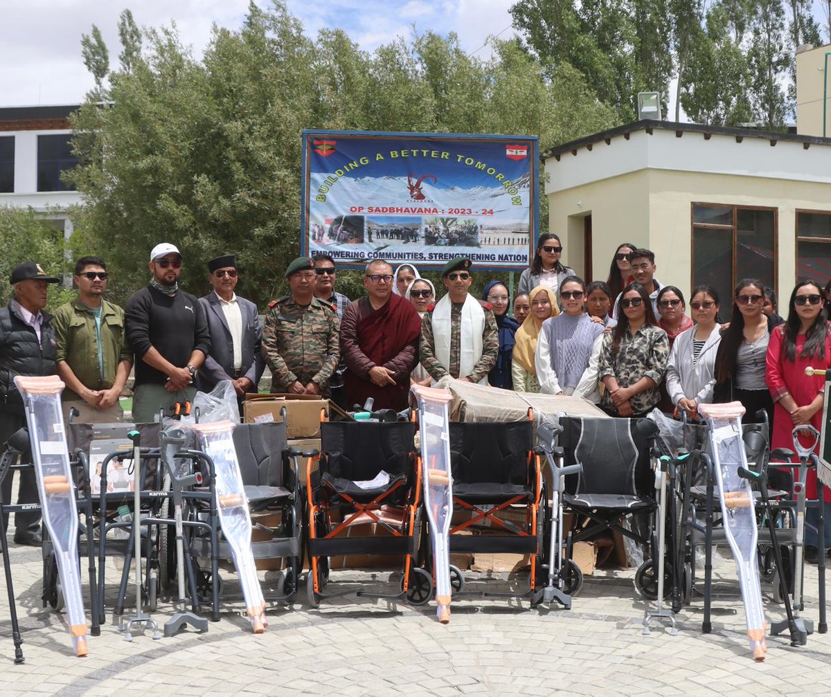 Embracing a Happier and Healthier tomorrow

Providing impetus to medical facilities in far flung areas,  Fire and Fury Corps provided a healing touch by handing over essential medical equipment and accessories to #Ladakh Heart Foundation, Leh on 10 June 2024. The steadfast