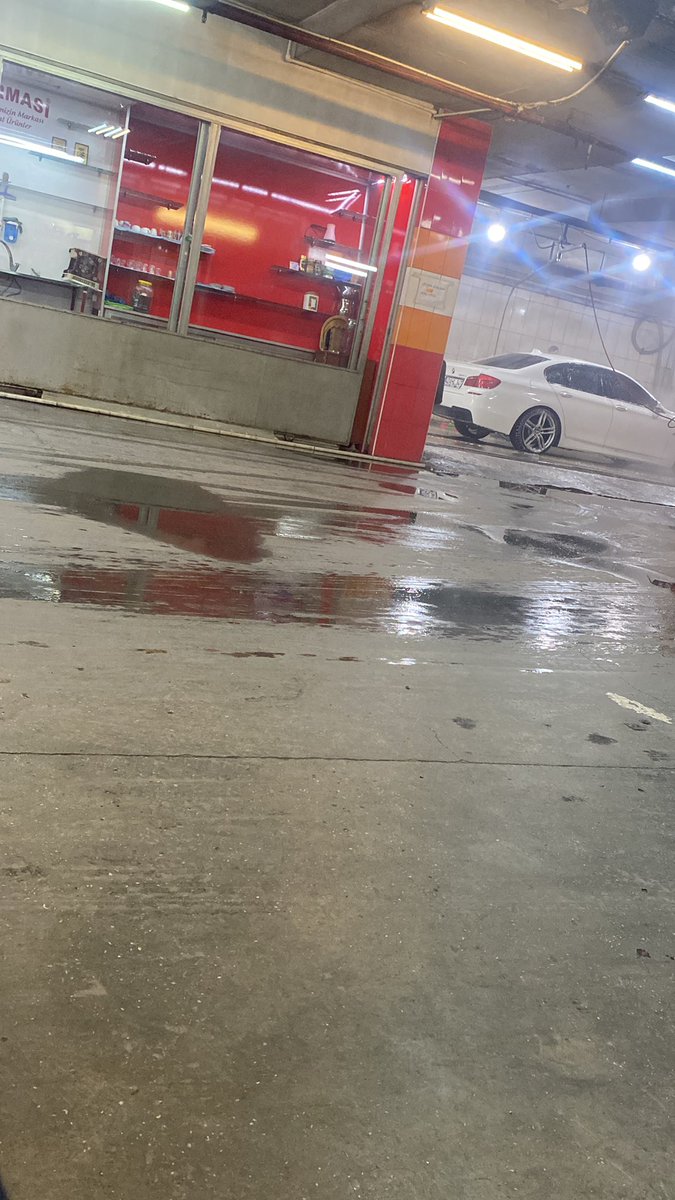 Yüzümüzü yıkamadan araba yıkatıyoruz 😂😂