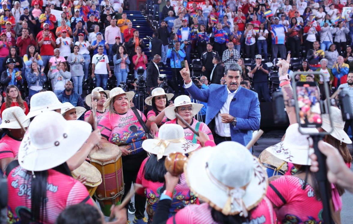 #11Jun  🇻🇪 📢 ¡ETIQUETA DEL DÍA! ▶️

#NicoLeEchaPichón

¡Avanzando y venciendo!
