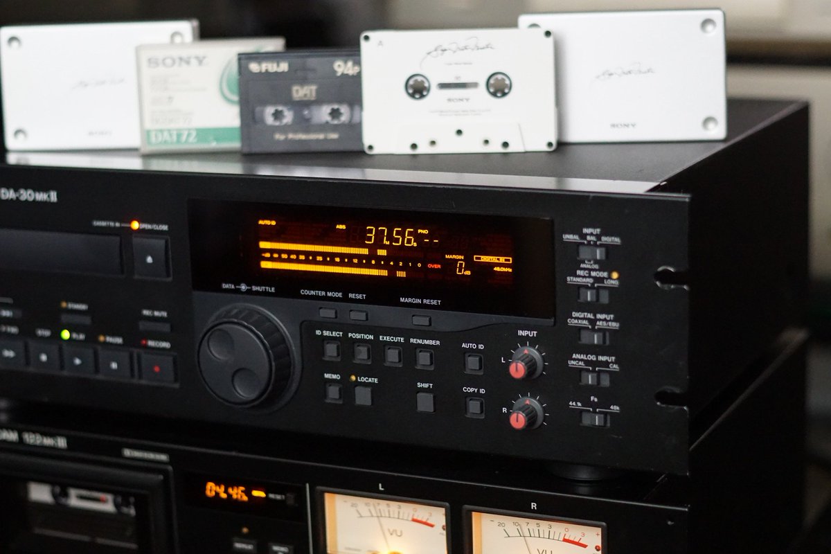 vodouch2000's tweet image. Tascam DA-30 MkII (1994)
Digital Audio Tape (DAT) Recorder
Tascam 122 MkIII (1994)
Compact Cassette Tape Deck
(photo: Hi-Fi Bazar)
#tascam #DAT #digitalaudiotape #digital #tapedeck #cassettedeck #analog #vintageaudio #vintage #retro #hifi #gear #analog #audio #sound #vinyl #music…