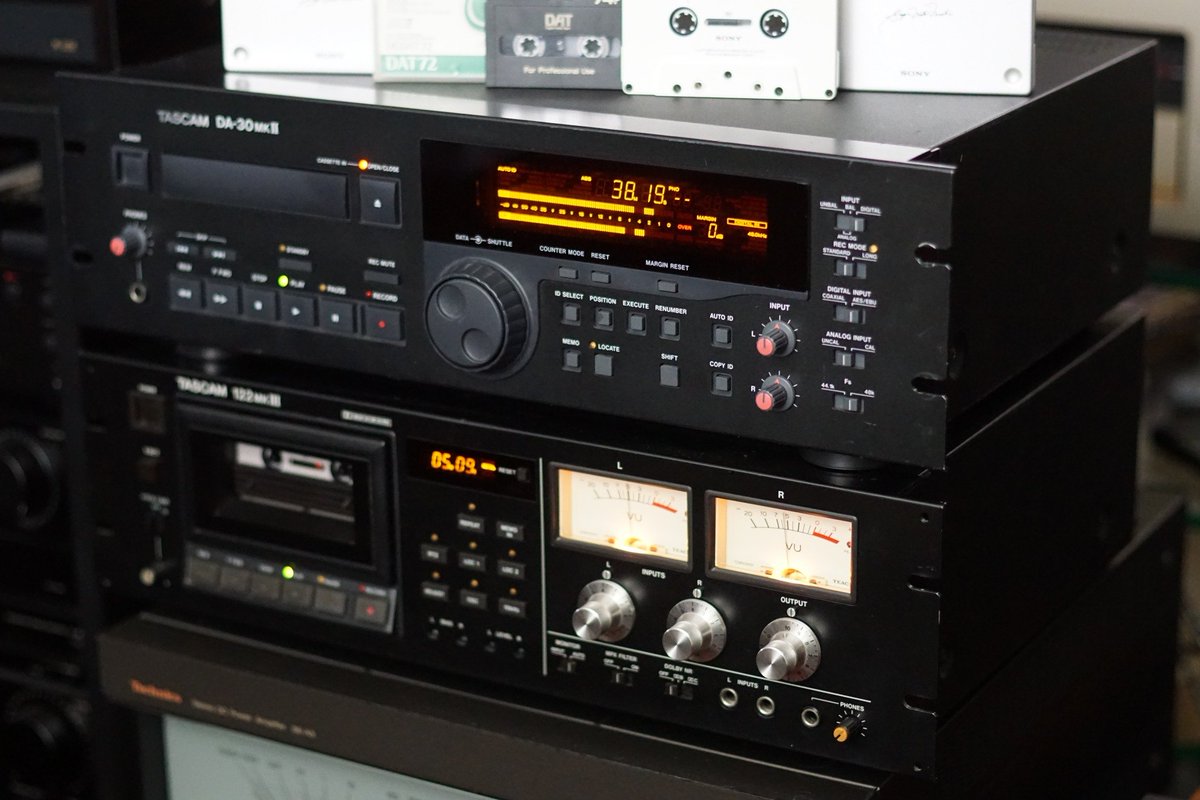 vodouch2000's tweet image. Tascam DA-30 MkII (1994)
Digital Audio Tape (DAT) Recorder
Tascam 122 MkIII (1994)
Compact Cassette Tape Deck
(photo: Hi-Fi Bazar)
#tascam #DAT #digitalaudiotape #digital #tapedeck #cassettedeck #analog #vintageaudio #vintage #retro #hifi #gear #analog #audio #sound #vinyl #music…