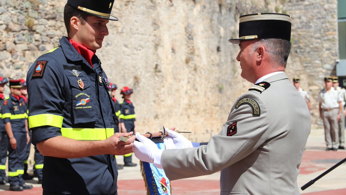 UIISC5CORTE's tweet image. #Cérémonie Le capitaine Sylvain quitte le commandement après 2⃣ années à la tête de la 1° compagnie d&apos;intervention, tandis que le capitaine Nicolas prend sa place. Félicitations au capitaine Nicolas et bon vent au capitaine Sylvain.
#FORMISC @Uiisc7 @uiisc1 @emia_tn @VilleCorti