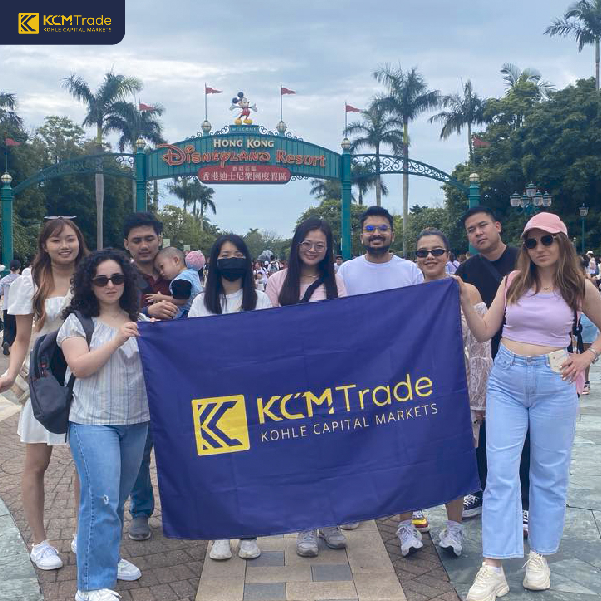 KCMTradeTH's tweet image. 🌟 ทีมการตลาดของ KCM Trade จากทั่วโลก 🌍
อาร์เมเนีย มาเลเซีย ไทย ออสเตรเลีย และเวียดนาม
มารวมตัวกันที่ฮ่องกงเพื่อการรวมตัวอันน่าจดจำ
เพื่อทำความรู้จักกันให้ดียิ่งขึ้นและกระชับความร่วมมือของเรา

เยี่ยมชมเว็บไซน์ของเรา : kcmtrade.com/th/
.
#KCMTrad #GLOBALMEETUP #teambonding