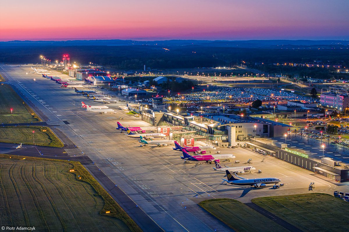 Rekordowe 583 tys. pasażerów skorzystało z siatki połączeń Katowice Airport w maju 2024, tj. aż o 111 tys. więcej niż w tym samym miesiącu rok temu. Od stycznia do maja br. w KTW odprawiono już 1,86 mln podróżnych, w całym 2024 będzie ich ponad 6 mln. #flyKTW