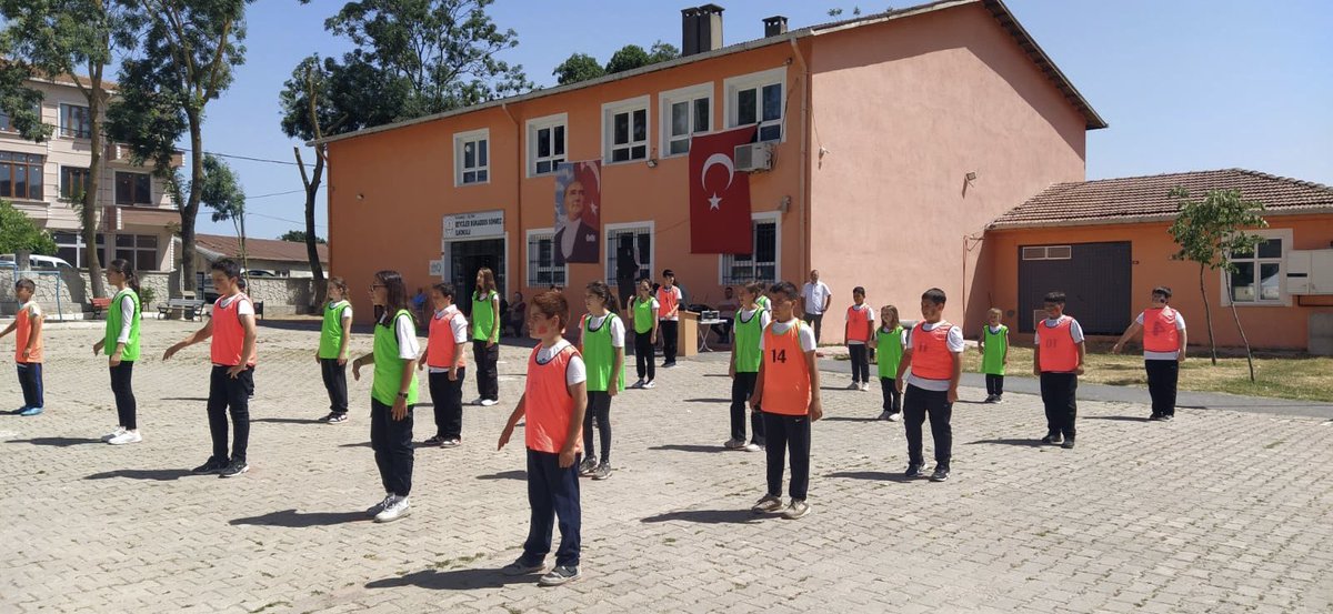 memsilivri's tweet photo. Beyciler Mukaddes Sönmez Ortaokulu tarafından düzenlenen “Çevre Haftası” programına İlçe Milli Eğitim Müdürümüz Zekeriya ARTAR ve Trakya Üniversitesi Öğretim Üyeleri katılım sağladı .

@tcmeb @istanbulilmem @mucahityentur @ArtarZeki https://t.co/aoDqrM9YTb