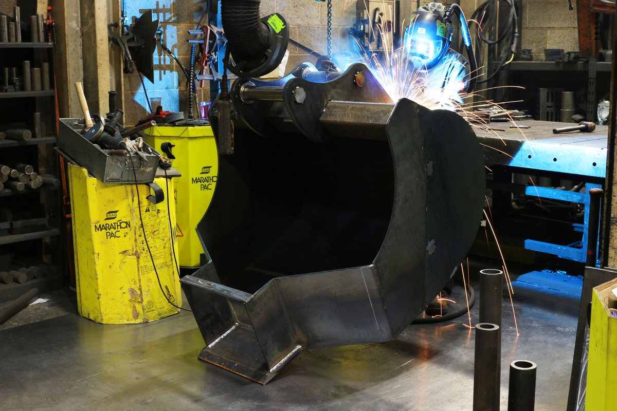 DIG_BITS's tweet image. Our Concrete Pouring Buckets boast the same robust construction as our standard trenching buckets. Crafted with heavy-duty steel plates and thick-wall tubing, they deliver unmatched strength and durability to survive job after job on site

#ukmfg📷 #madeintheUK