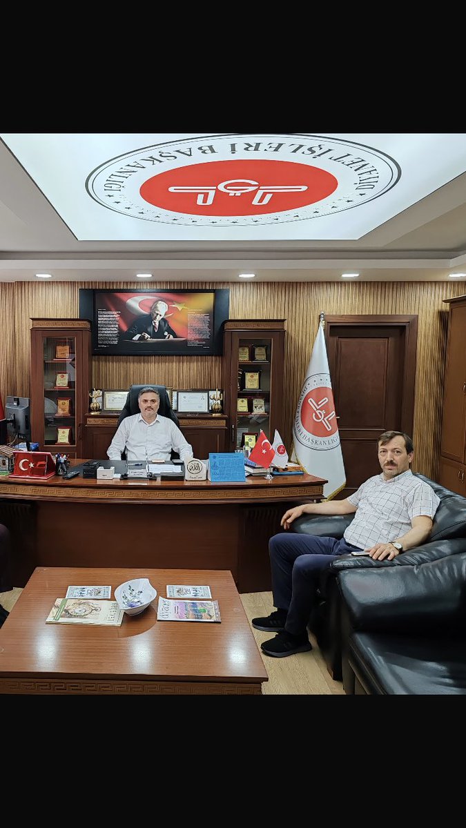 Ortahisar ilçe Müftülüğüne atanan,  Of ilçe Müftümüzü makamında ziyaret ettim. İlçemizde görev yaptığı süre içerisinde Okulumuz Of İmam Hatip Lisesi’ ne verdiği desteklerden dolayı teşekkür ediyorum.