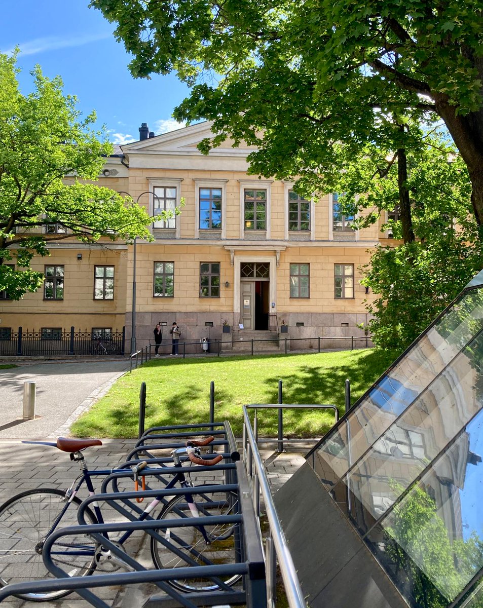 nellamois's tweet photo. June conference marathon week starting with brain talks and philosophical reflections at Mind and Matter 2024. 🧠🌱 The historic banquet rooms of @helsinkiuni give absolutely beautiful surroundings for the event. https://t.co/4CpLu2GbL5